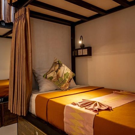 The Moon Hostel Batununggul Ngoại thất bức ảnh