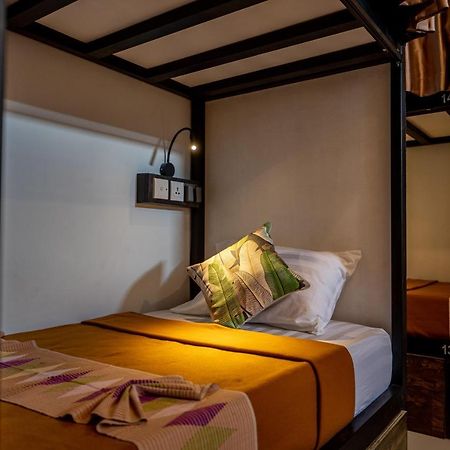 The Moon Hostel Batununggul Ngoại thất bức ảnh