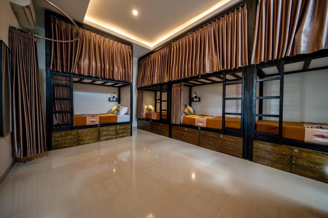 The Moon Hostel Batununggul Ngoại thất bức ảnh
