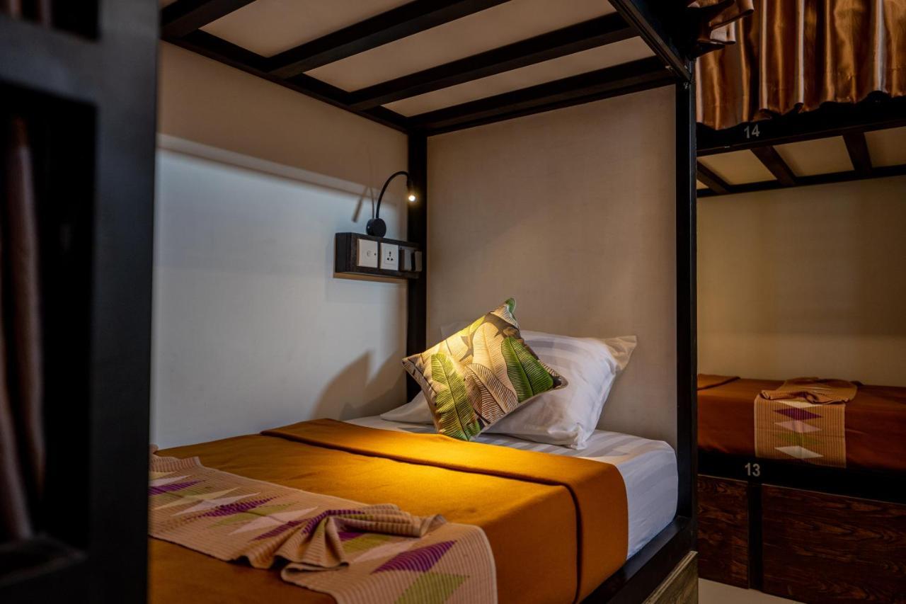 The Moon Hostel Batununggul Ngoại thất bức ảnh
