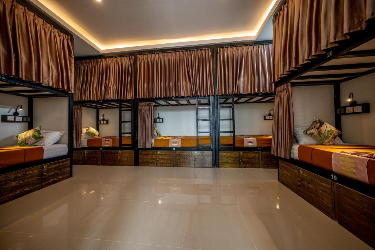 The Moon Hostel Batununggul Ngoại thất bức ảnh