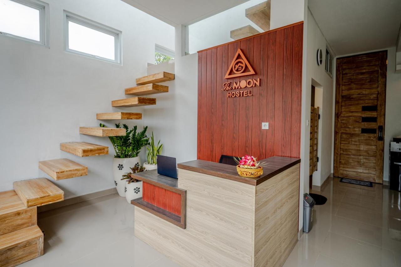 The Moon Hostel Batununggul Ngoại thất bức ảnh