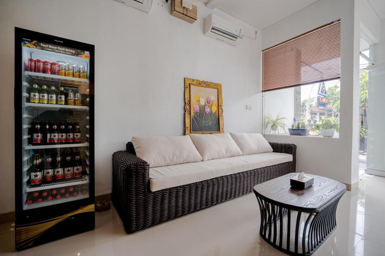 The Moon Hostel Batununggul Ngoại thất bức ảnh