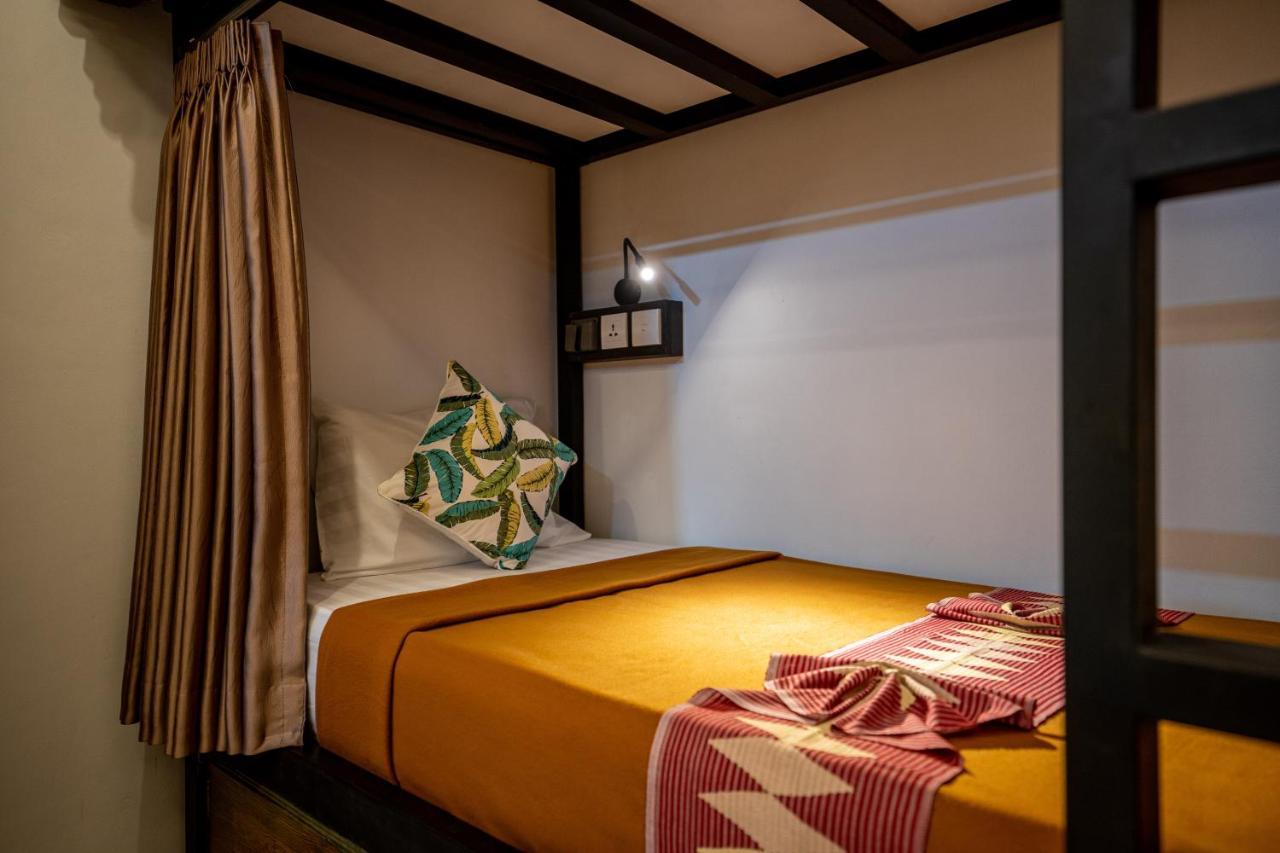 The Moon Hostel Batununggul Ngoại thất bức ảnh