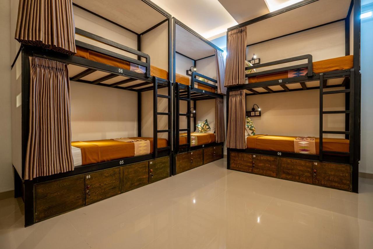 The Moon Hostel Batununggul Ngoại thất bức ảnh