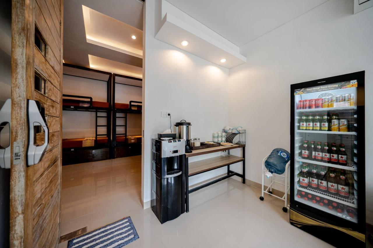 The Moon Hostel Batununggul Ngoại thất bức ảnh